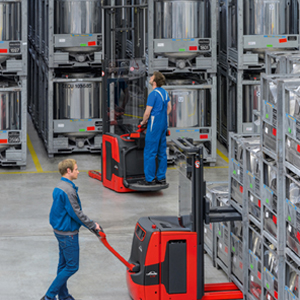 Foto Apiladores Linde L14 a L20 en el rango de carga de 1,4 a 2 toneladas. 